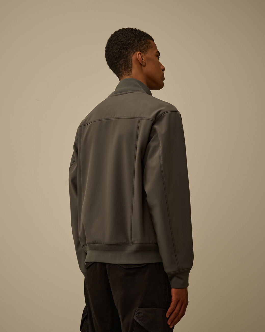 19CMOW003A-006097A978_2_P